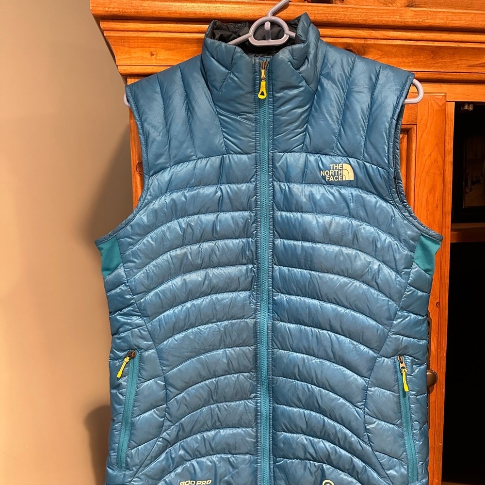 Women’s 800 ct down vest